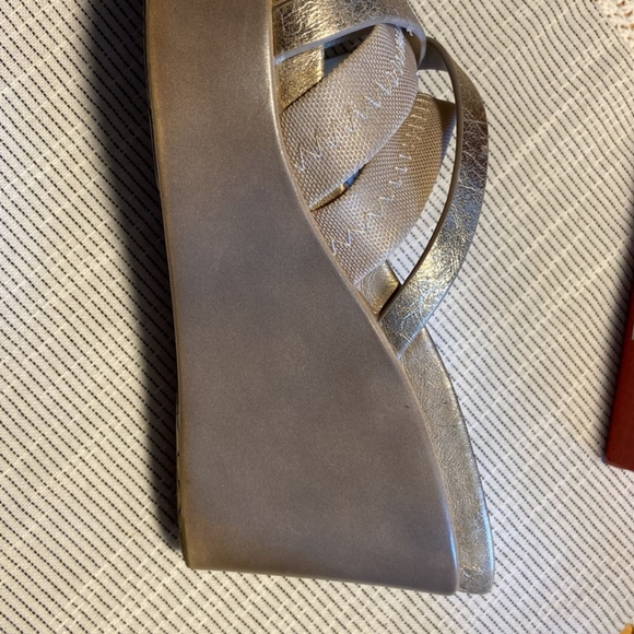 Strappy gold wedges: Donald j pliner platino M080 - Picture 5 of 7